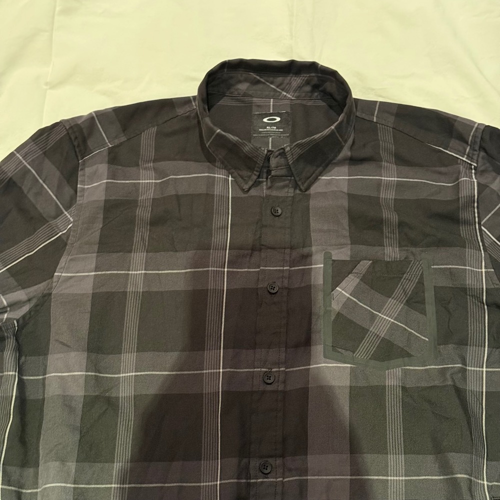 Oakley Mens XL Plaid Button Down Shirt with Pockets Regular Fit‎